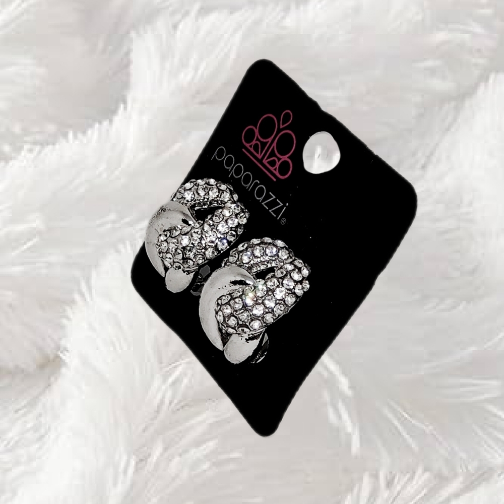 🌲10/$20. Paparazzi ~ Silver Tone Clipon Earrings - Picture 3 of 4